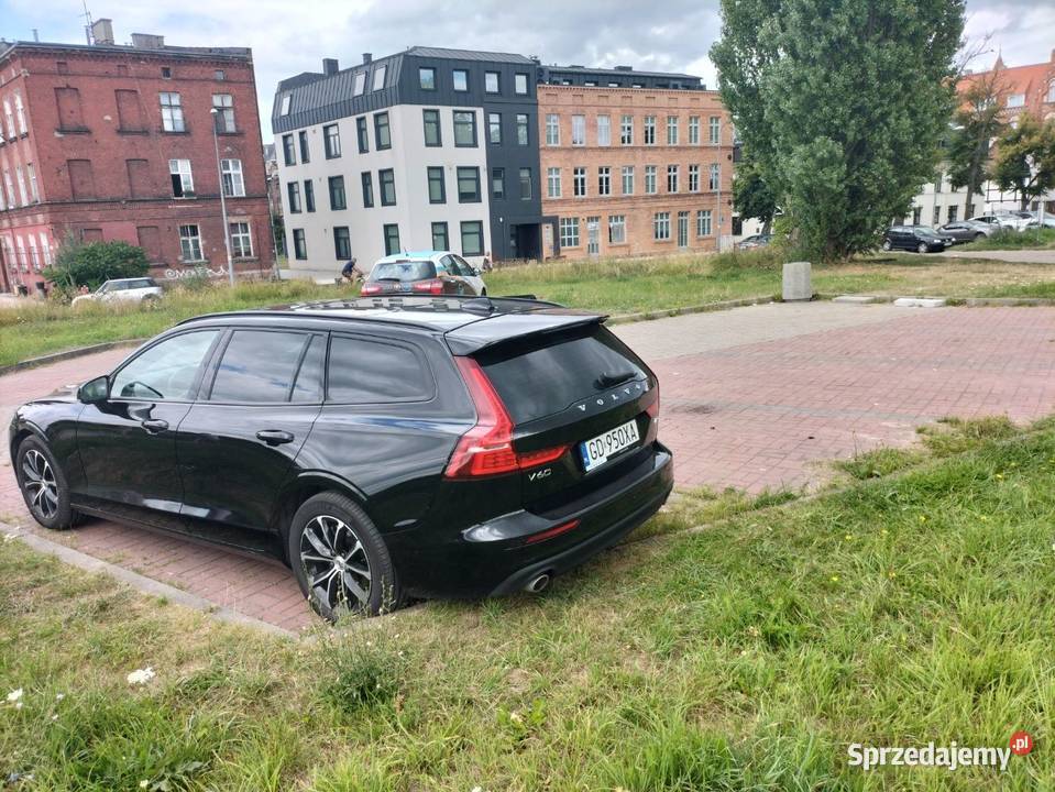 VOLVO V60 2021r Bezwypadkowy Panorama Dwa szyberdach Gdańsk