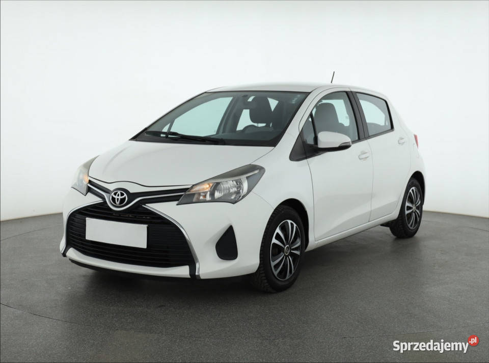 Toyota Yaris 10 VVTi Rok produkcji 2015 Piaseczno