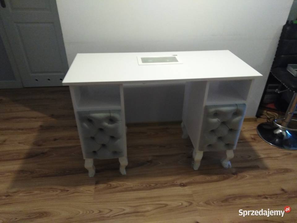 Stolik kosmetyczny z lustrem fazowanym nowy Wyposażenie salonów