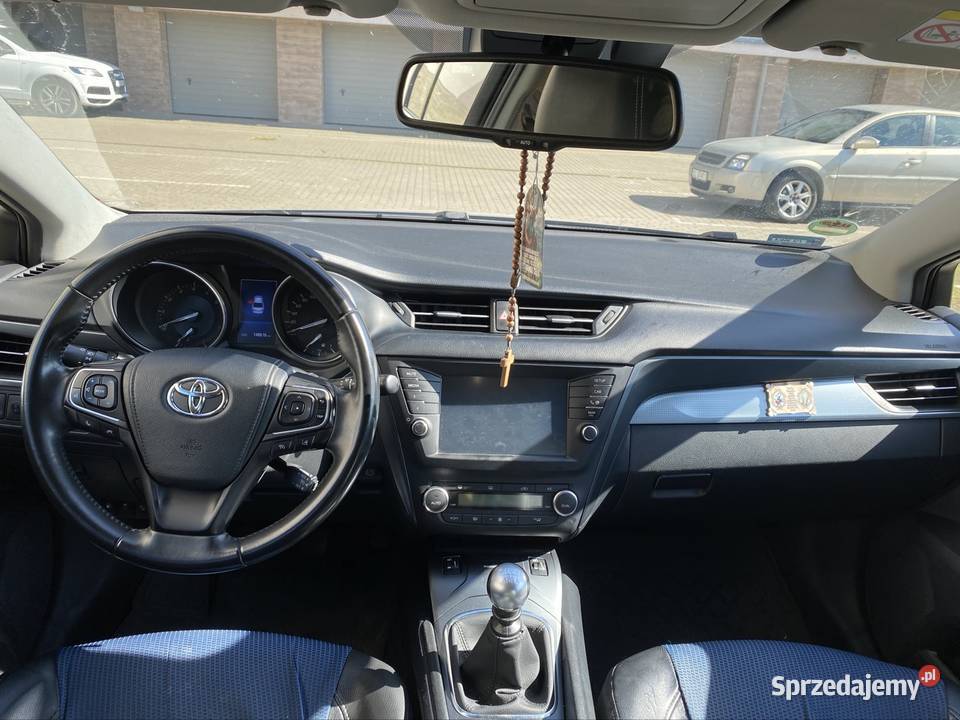 Sprzedam Toyota Avensis 18 sedan srebrna benzyna serwisowany w ASO Rzepin