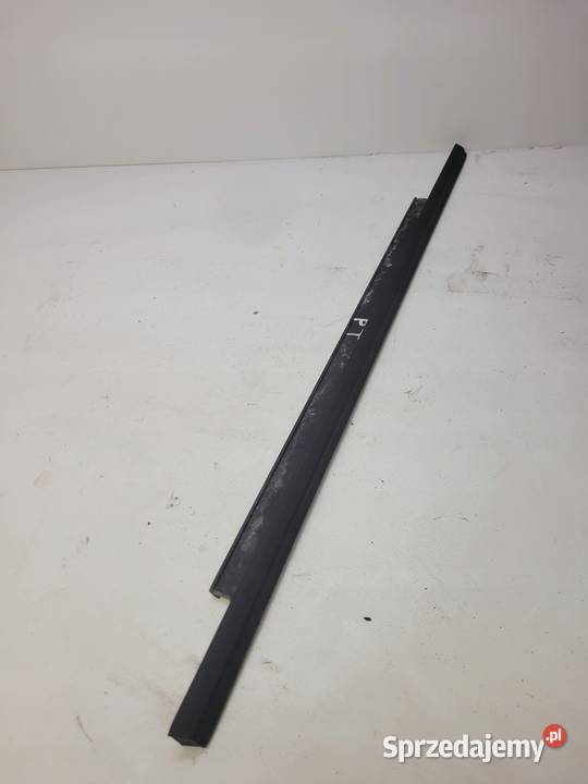 LISTWA MAT DRZWI AUDI Q5 8R PRAWY TYŁ 8R0839478C osobowe Przystajń