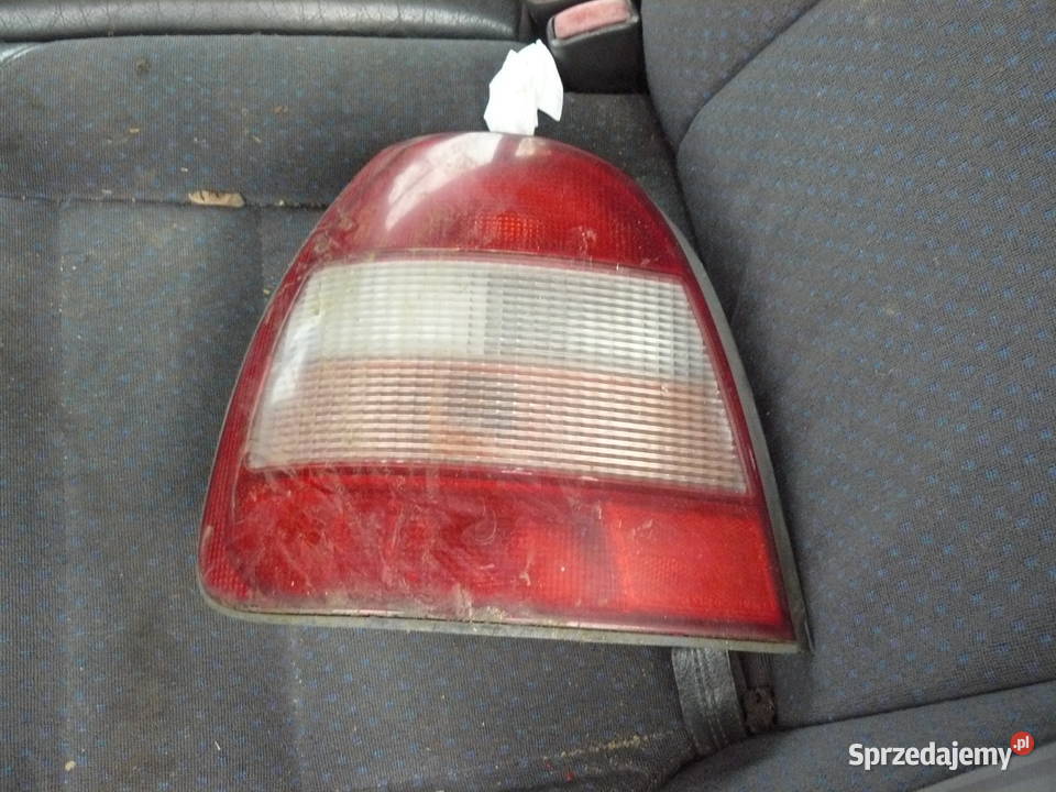 Lampa tylna lewa Nissan Sunny N14 5d liftback sprzedam