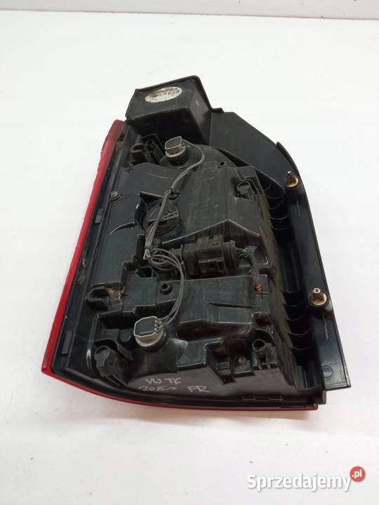 LAMPA TYŁ PRAWA LED USZKODZONA 7E0945208F osobowe