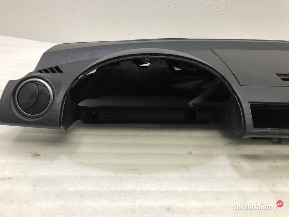 DESKA ROZDZIELCZA KOKPIT MAZDA 2 DY 0207