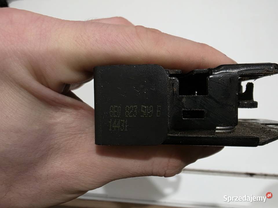 Zamek maski Audi a4b6 8E0823509B Iława