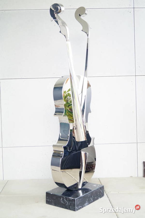 Srebrne skrzypce stal nierdzewna na marmurze