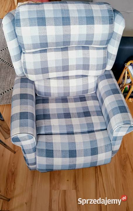 Fotel rozkładany tapicerowany w kratę Jelenia Góra