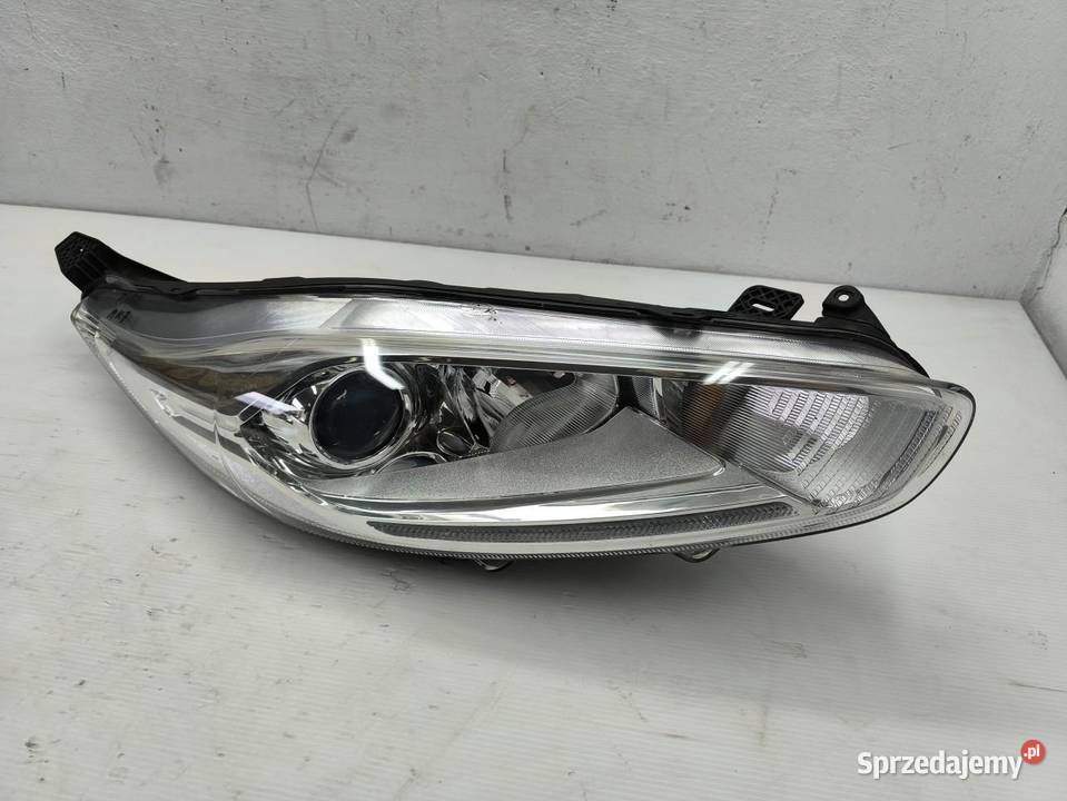LAMPA PRAWY PRZÓD FORD FIESTA MK7 LIFT Lampy przeciwmgielne