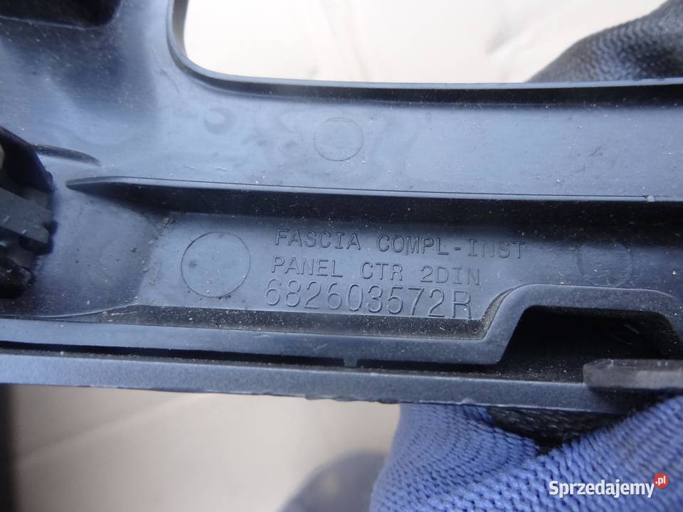 GRILL ATRAPA FORD FIESTA MK6 6S618200ACW osobowe