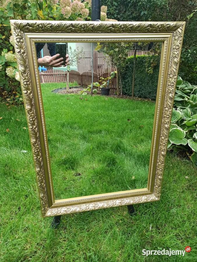 Stylowe lustro w złocone ramie Budzyń