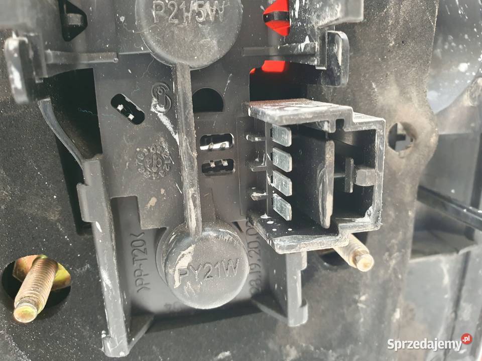 Fiat Stilo kombi 0107r TYLNA LAMPA LEWA lewy tył osobowe Rudka