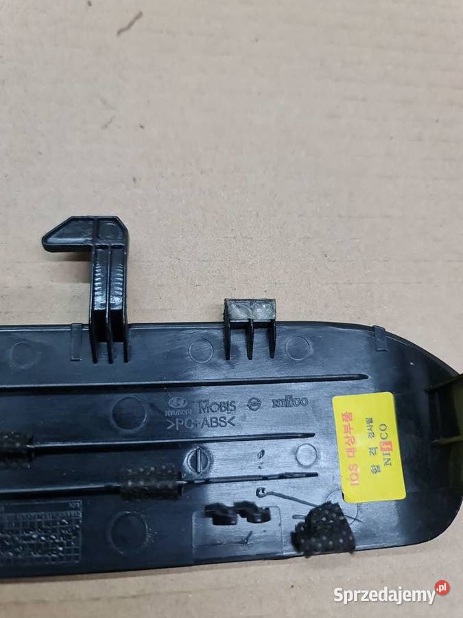 84740K4000 Osłona panelu radia Hyundai Kona 1 osobowe sprzedam