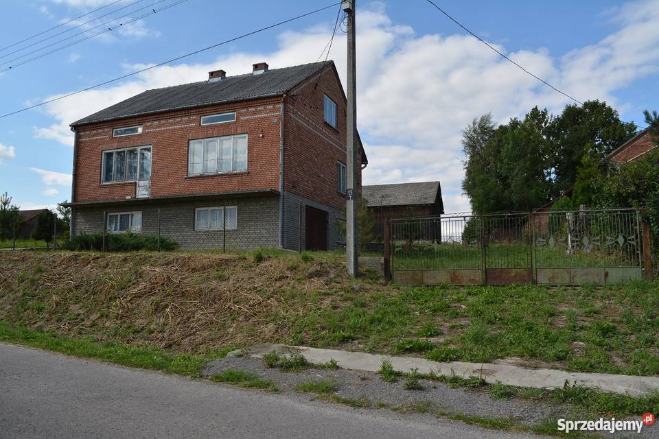 Dom z budynkami gospodarczymi na działce 110ha mieszkalny