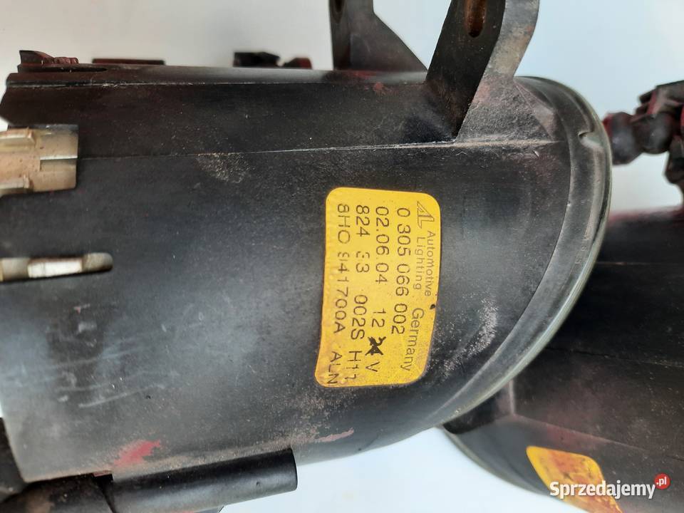 AUDI A4 B6 CABRIO PRAWY LEWY HALOGEN Szczerbice