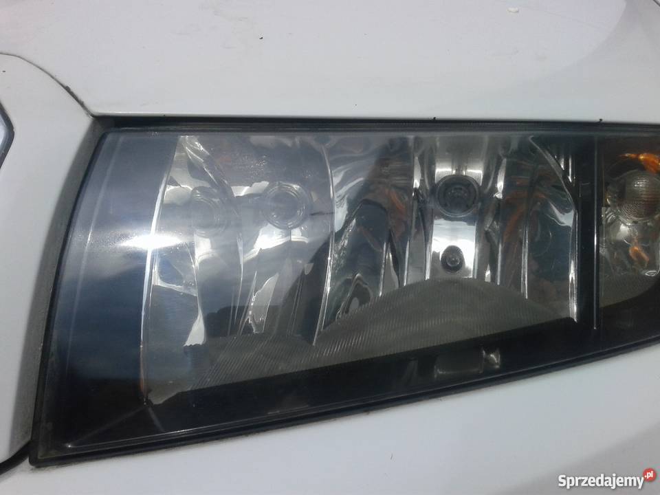 Polerowanie reflektorow autaz zewnatrzz dojazdem Toruń