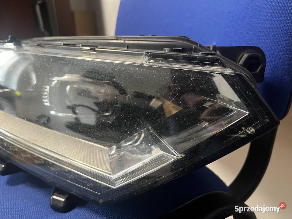 Reflektor VW passat prawy 3G1941082C