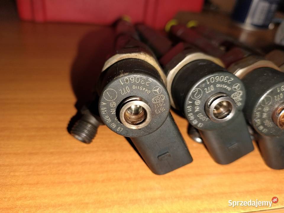 Kpl wtryskiwaczy A6110700987 osobowe Wtryskiwacze Łódź