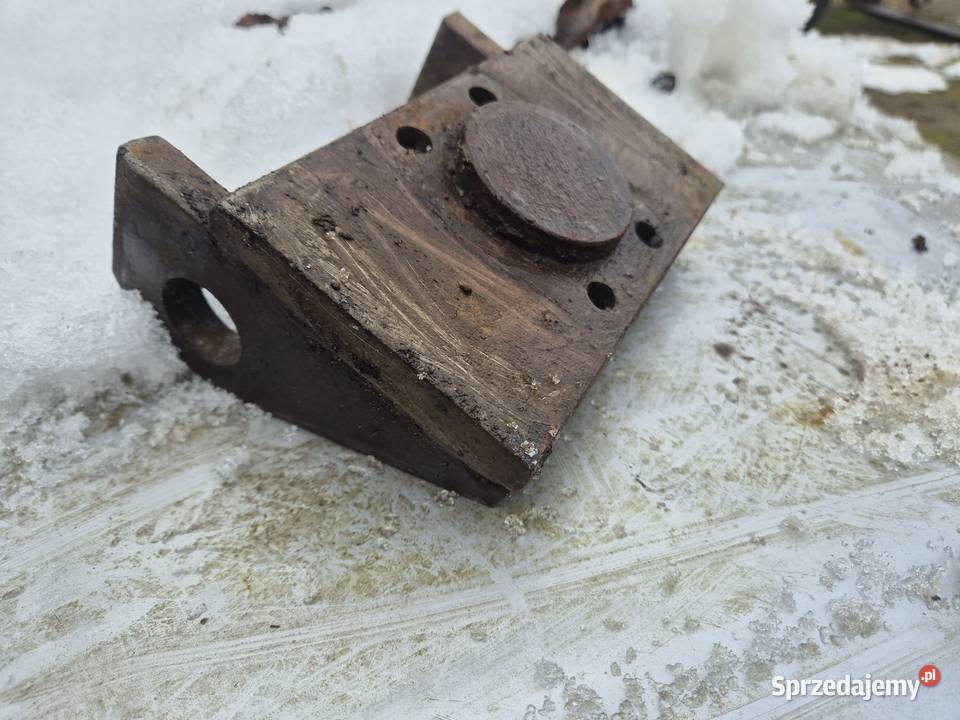 Wspornik zaczepu dolnego Ursus C330 Bucze