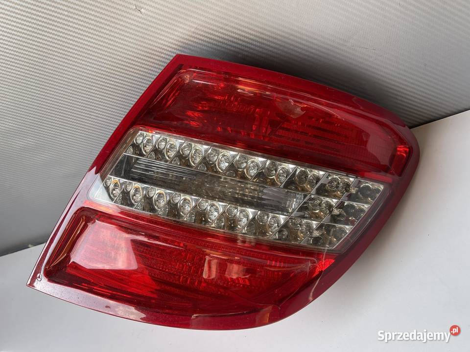 MERCEDES W204 PRAWA LAMPA TYŁ  LED