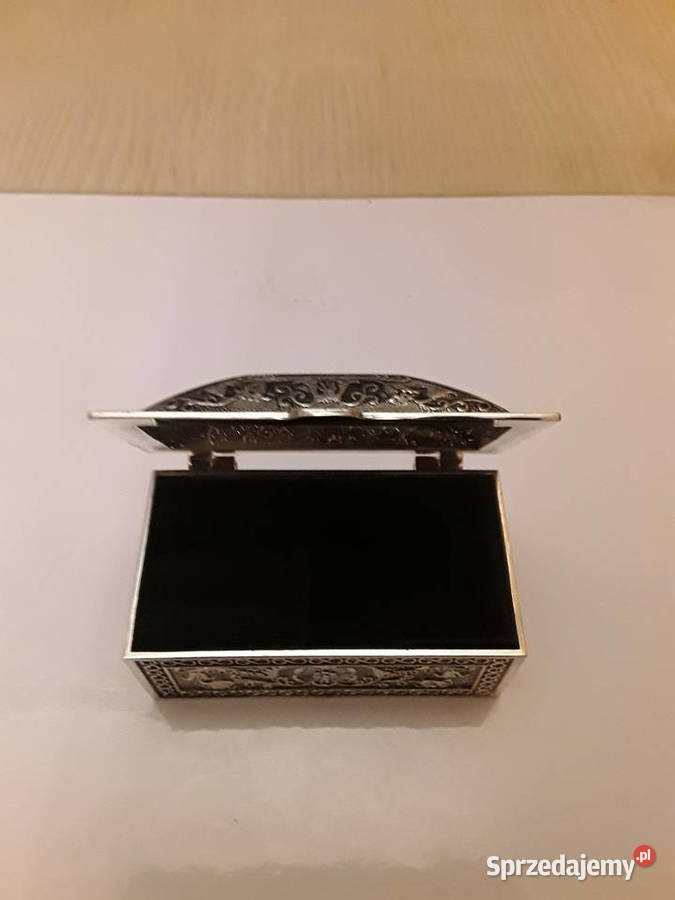 Kasetka na biżuterię na prezent