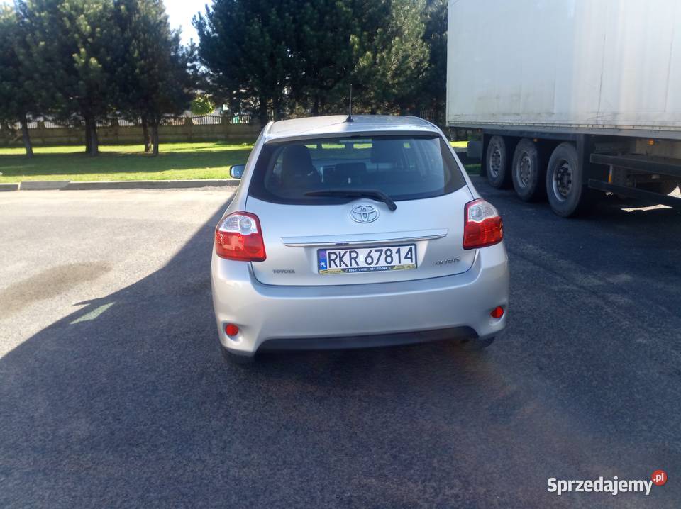 Toyota Auris 16 benzyna Przebieg 137 Krosno