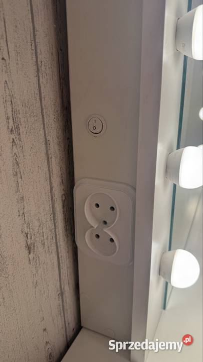 Biała toaletka z lustrem i oświetleniem LED Kraków