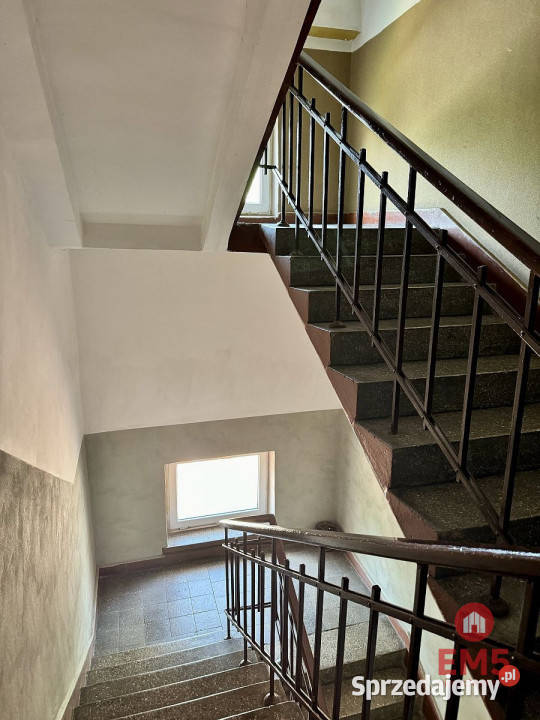 Sprzedam lokal 500m2 Kuźnica 1400zł/m2