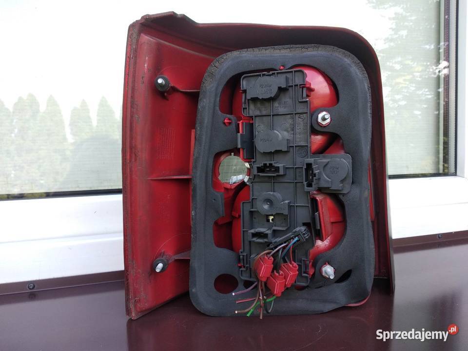 VW Passat B5 LIFT kombi Variant lampa tył tylna osobowe sprzedam