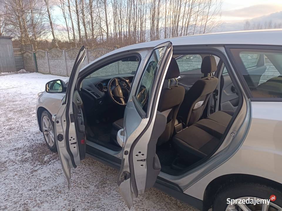 Ford Focus Kombi 10 Ecoboost benzyna pierwszy manualna Brzeg sprzedam