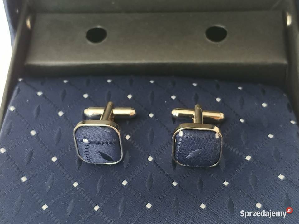 Krawat ze spinkami do koszuli w eleganckim