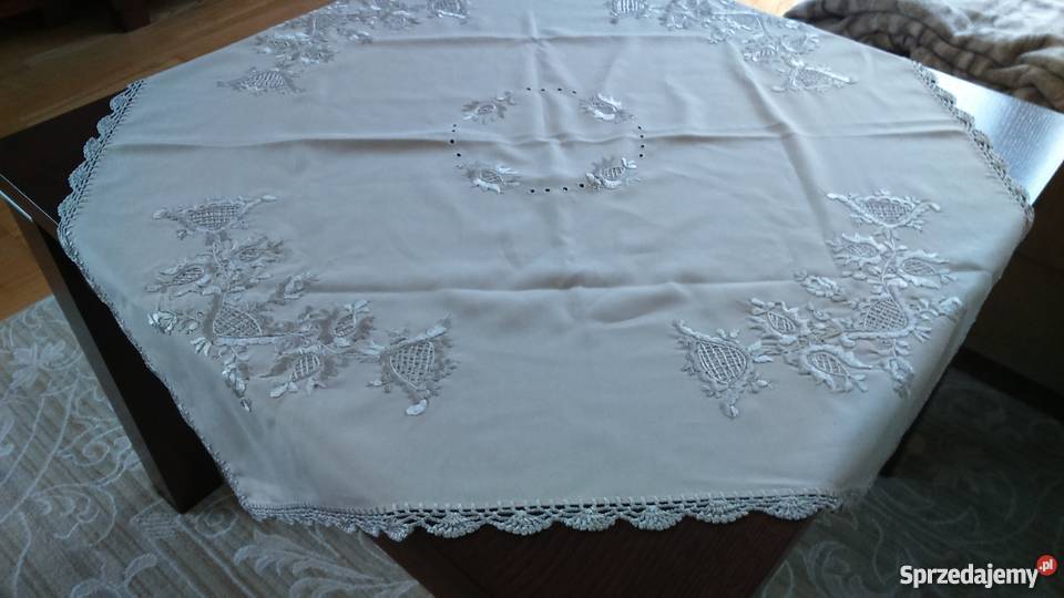 Beżowa serweta perłowy haft 90x90 obrus koronka