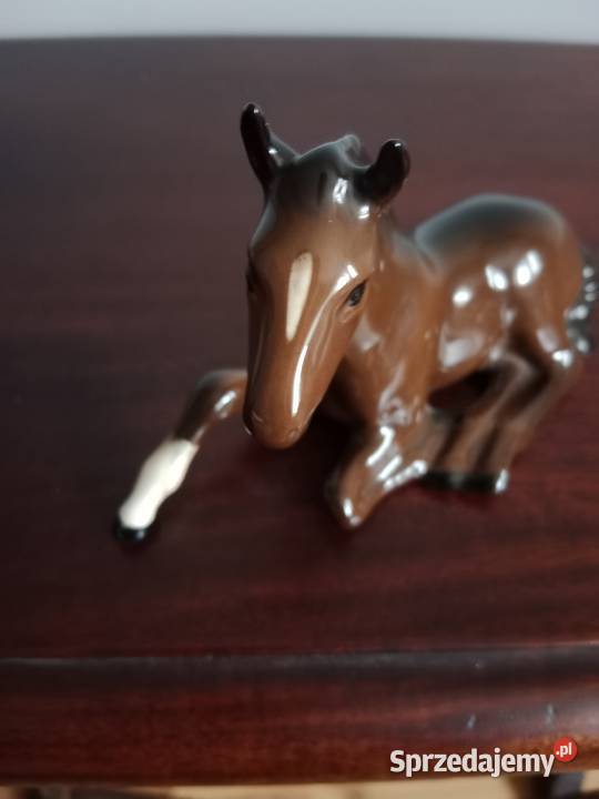 Porcelanowa figurka koń Miejsce Piastowe