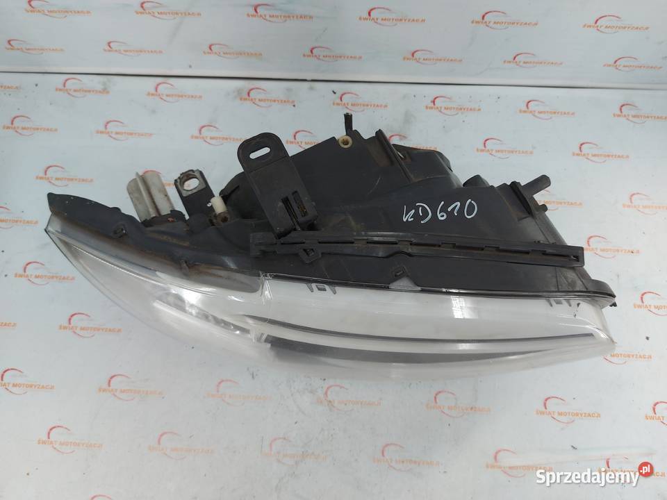 BMW E88 11r lampa prawa przód ANGLIK 7263642 osobowe Kielce