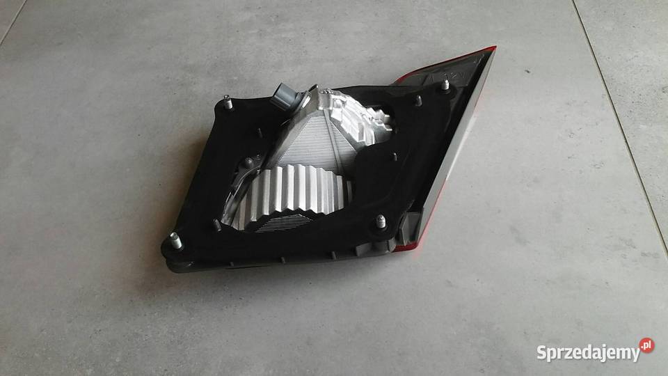 Lampa lewa tył tylna klapa infiniti M Q70 Bydgoszcz