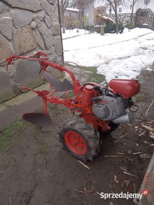 Traktor JLO mi Kadcza
