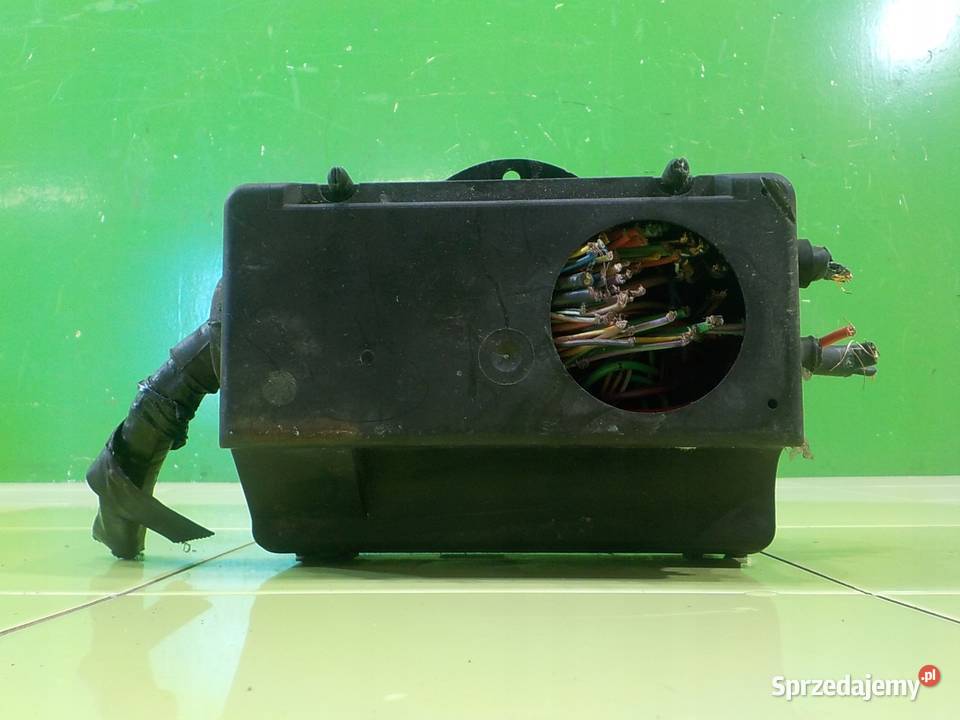 BMW 3 E30 25 B 89r KOMBI skrzynka bezpiecznikow osobowe mazowieckie Suków sprzedam