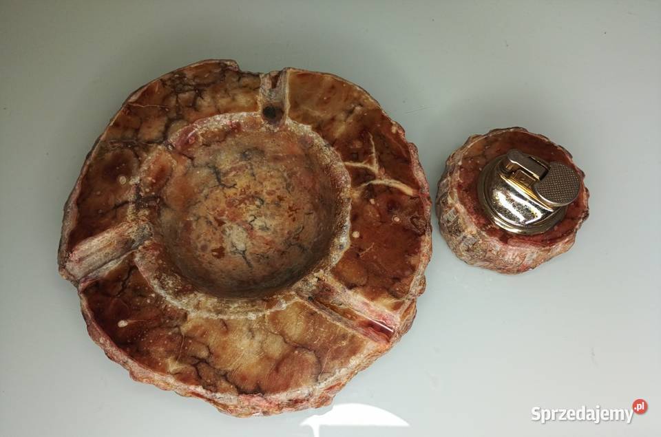 Zestaw zapalniczka i popielniczka z alabastru Trzcianka