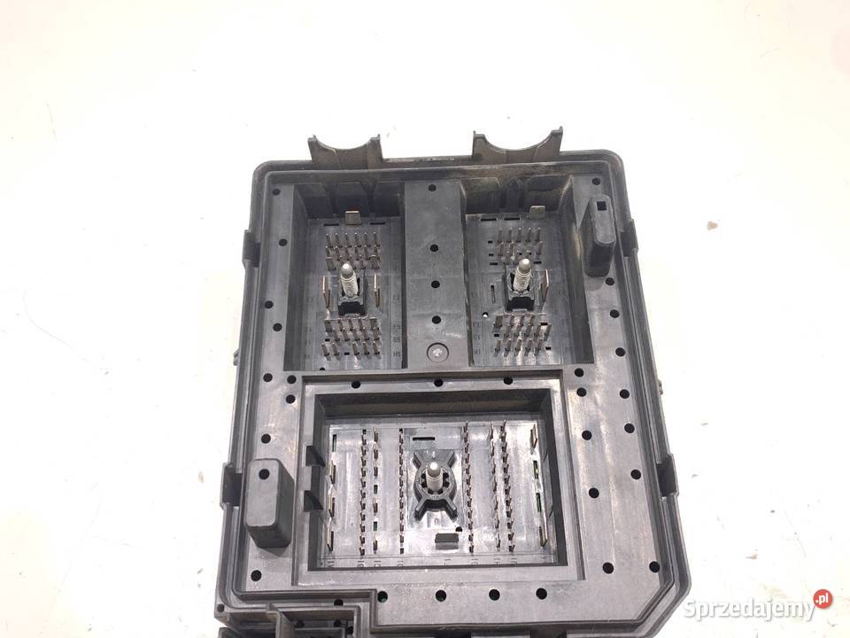 SKRZYNKA BEZPIECZNIKÓW OPEL CORSA E 39068001 sprzedam