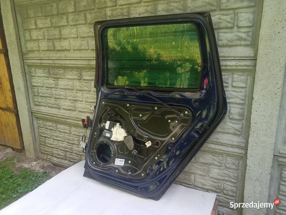 VW Passat B6 kombi Variant drzwi tylne tył prawe osobowe Sieradz