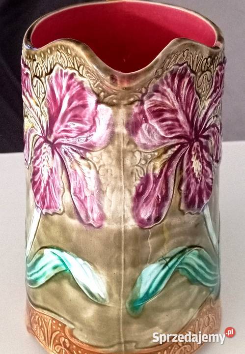 Antyczny dzban Onnaing z kwiatami irysów w Lublin