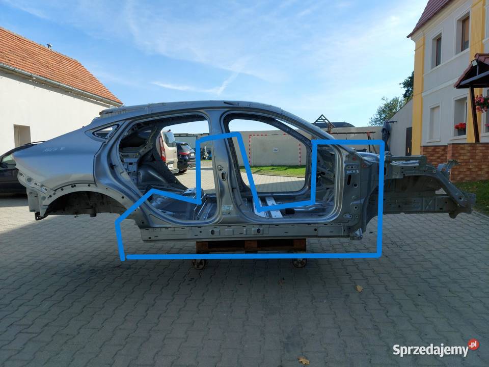 Ford Mustang MachE PRÓG BOK PRAWY SŁUPEK