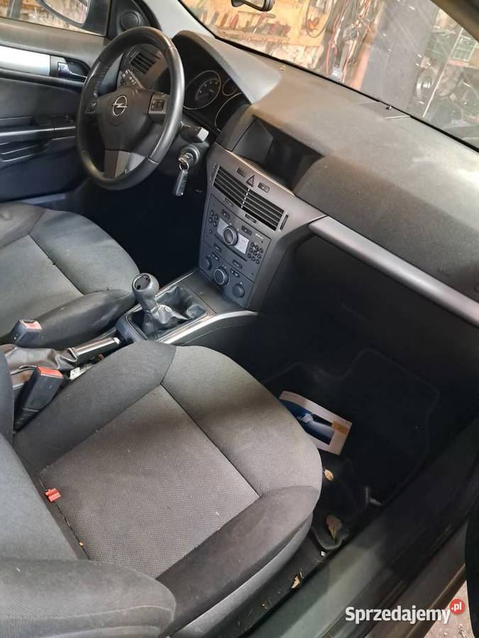 Opel astra h III 3 na części