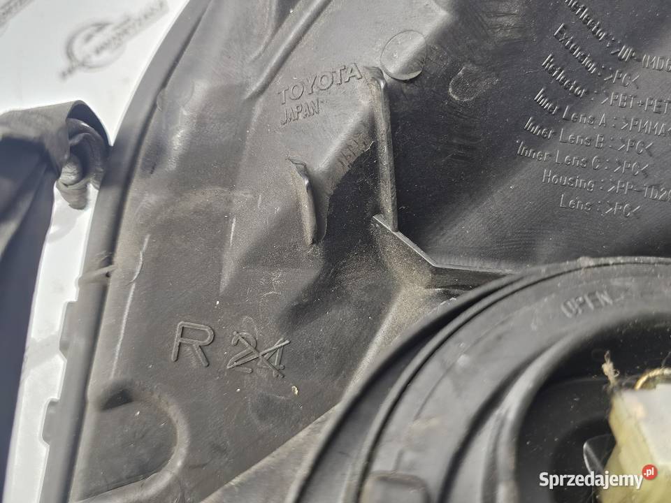 TOYOTA PRIUS XW20 06r lampa prawa przód ANGLIK Części samochodowe Kielce