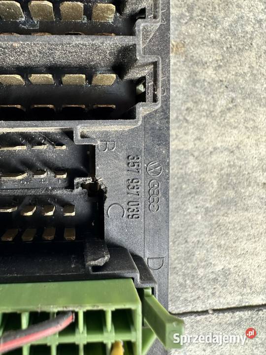 SKRZYNKA BEZPIECZNIKÓW VOLKSWAGEN GOLF II Dębica