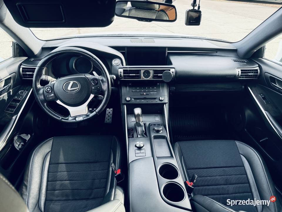 Lexus is 200t Rok produkcji 2015 IS Biłgoraj