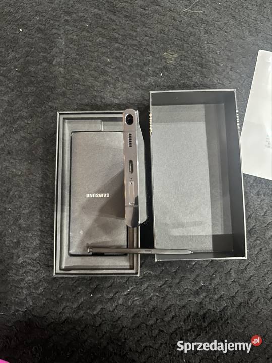 Samsung Galaxy S22 Ultra 256 GB śmieje się z Samsung Przeczyce