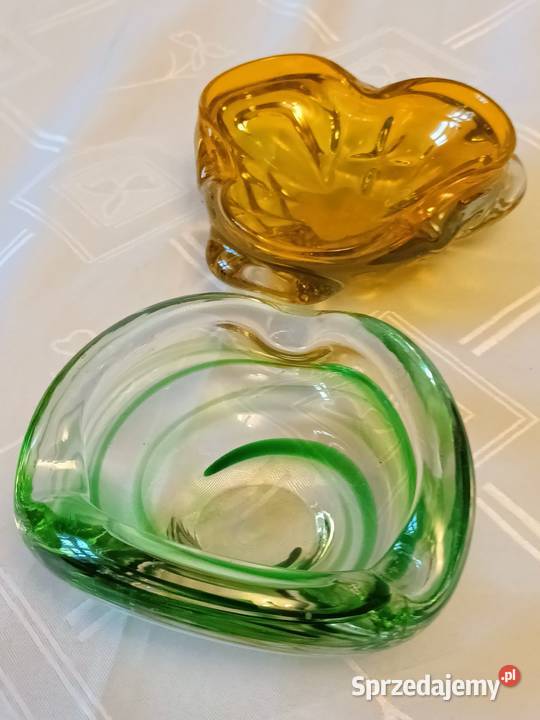 Komplet ładnych popielniczek