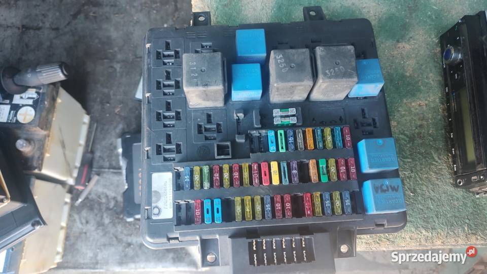 Skrzynka bezbieczników 5010293757j Renault wielkopolskie sprzedam