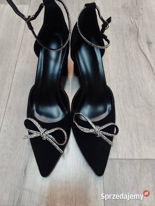 42 Czarne bogato zdobione czółenka wieczorowe z Czółenka Kraków