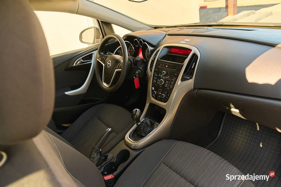 Opel Astra IV HATCHBACK 14 benzyna 100 Płock